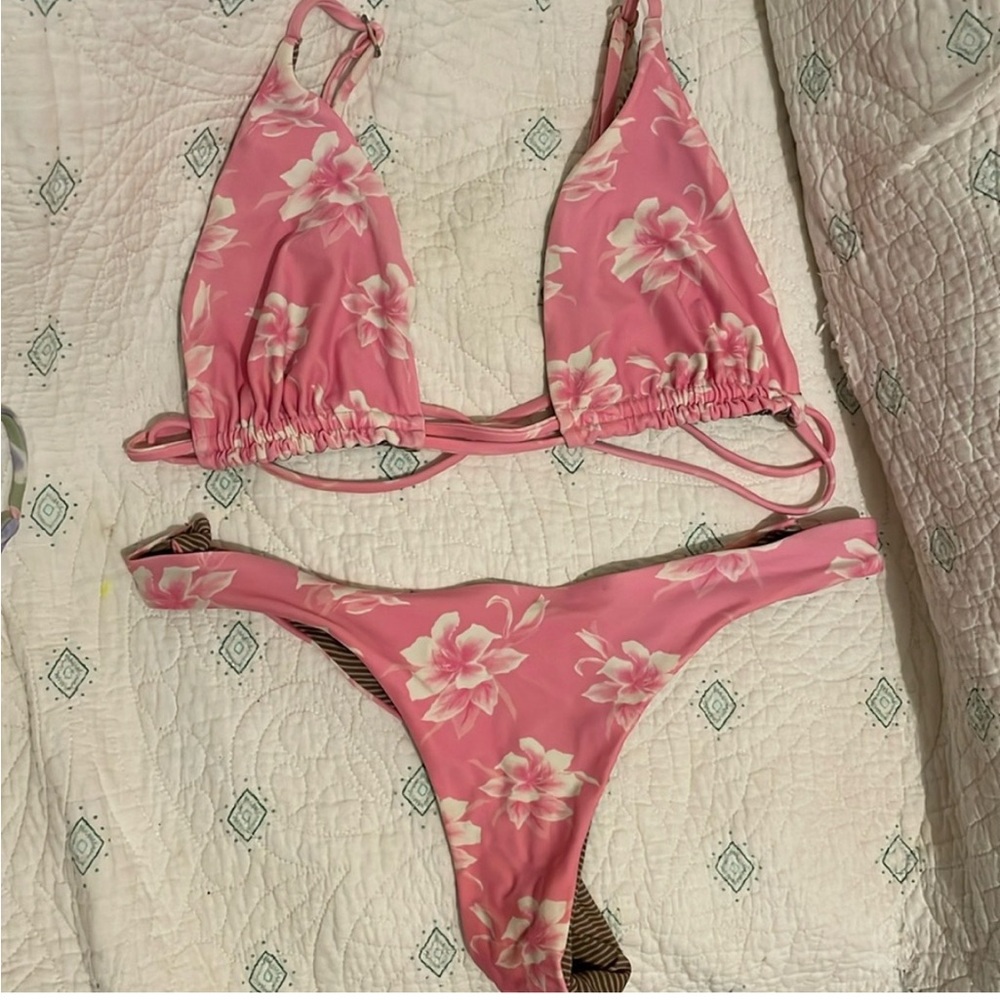 Acacia Desperate to sell acacia neon vintage bikini set